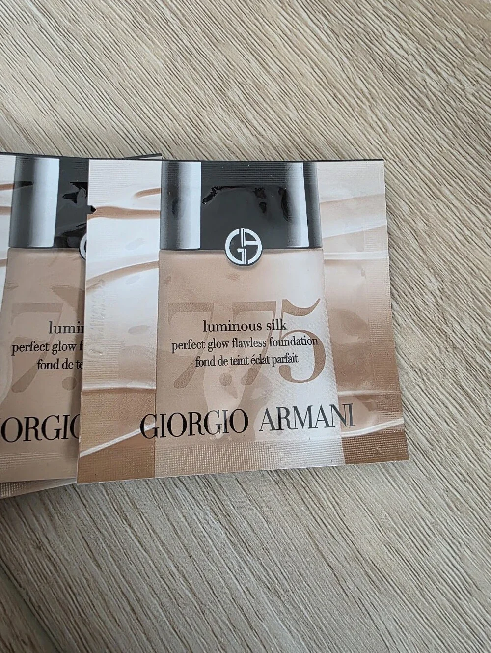 7X Giorgio Armani Luminous Silk Perfect Glow Flawless Foundation sample packets